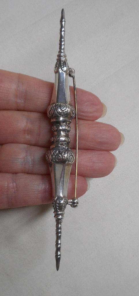 Zilveren lange vintage broche breidoppen nr.613, 10 cm of meer, Verzenden, Zo goed als nieuw, Zilver