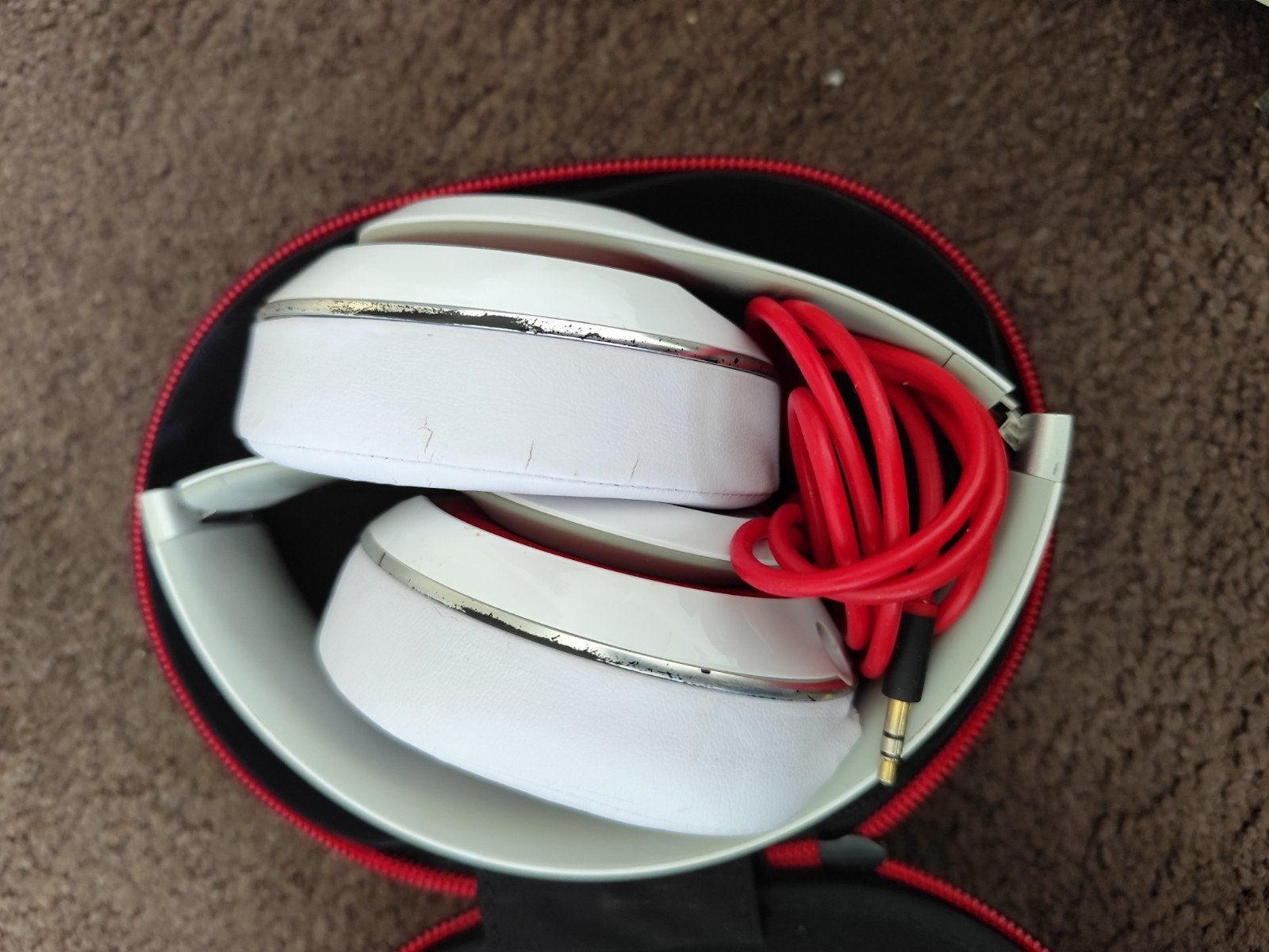 Beats Studio koptelefoon - Wit met rood accent, Ophalen of Verzenden, Gebruikt, Beige, Beats