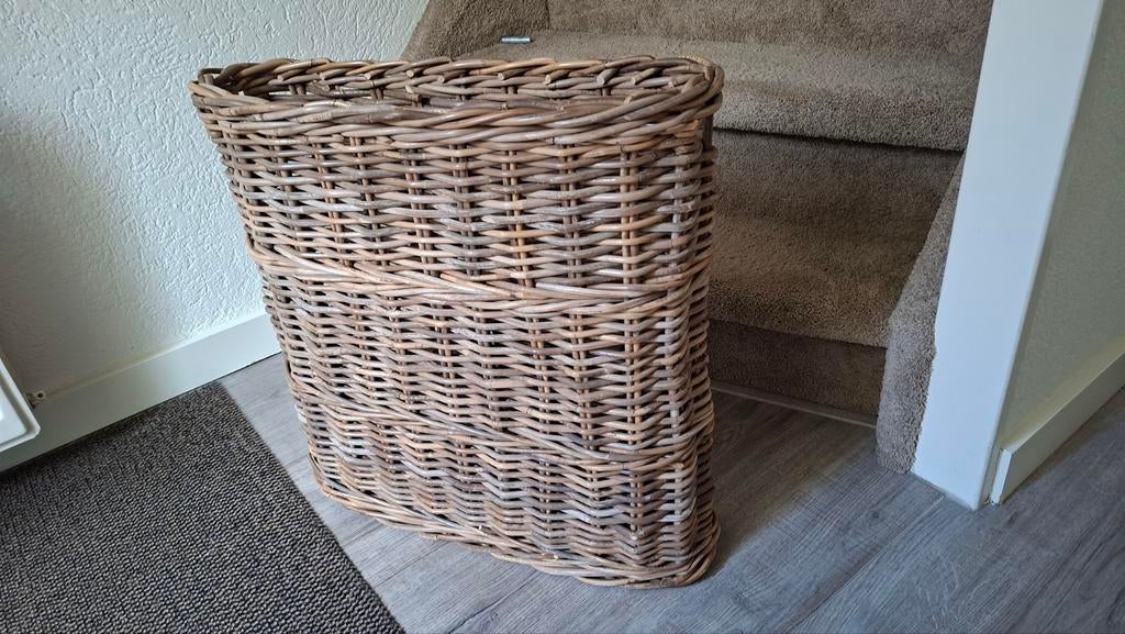 Rieten mand., Huis en Inrichting, Woonaccessoires | Schalen en Manden, Ophalen, Rechthoekig, Riet