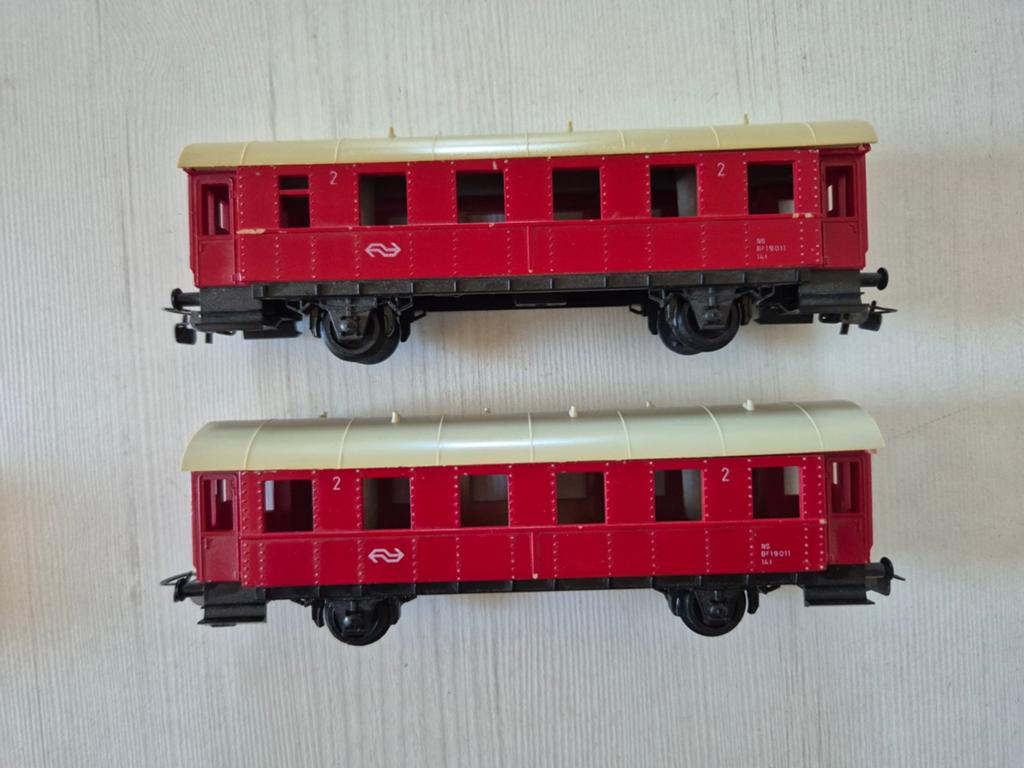 5 Piko H0 NS rijtuigen, Gebruikt, Gelijkstroom, Wagon, NS