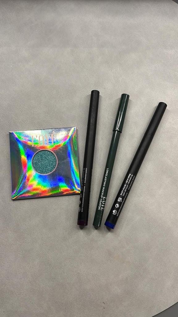 Loye Oogschaduw coven en Stylos - Diverse Kleuren, Ogen, Blauw, Ophalen of Verzenden, Zo goed als nieuw