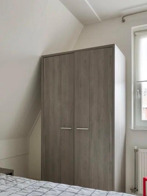 Moderne kledingkast met openslaande deuren, Huis en Inrichting, Kasten | Kledingkasten, Ophalen, 100 tot 150 cm, 200 cm of meer