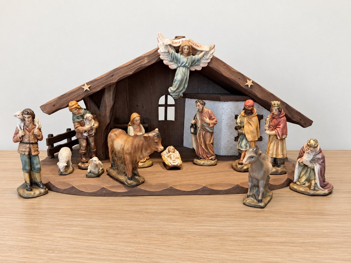 Houten kerststal, Ophalen