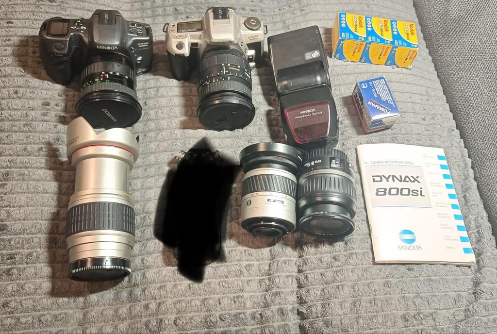 2 Minolta Dynax spiegelreflexcamera's met lenzen en flitser, Audio, Tv en Foto, Fotocamera's Analoog, Ophalen of Verzenden
