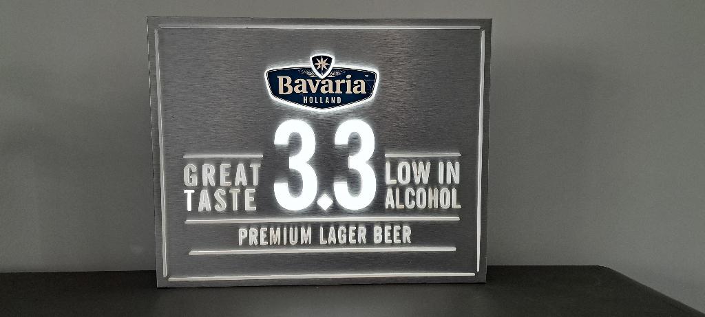 Bavaria bier lichtreclame in geborsteld aluminium bak, Ophalen of Verzenden, Gebruikt, Lichtbak of (neon) lamp