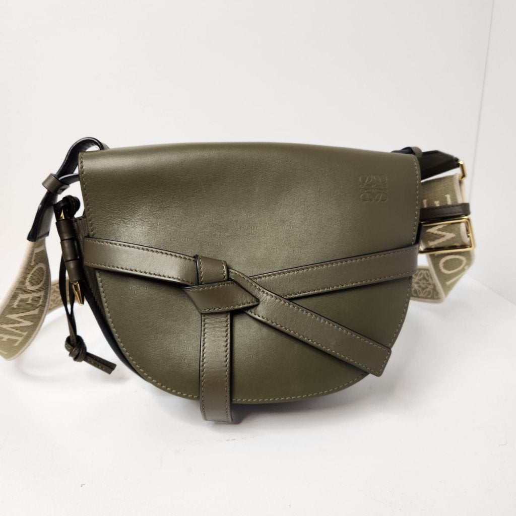 LOEWE Gate Small Bag Groen Kalfsleder | Nette staat, Flex Ltd., Zo goed als nieuw, https://flex.com/contact-us, Nobelstraat 10, 5807 GA Oostrum LB, Limburg, Nederland