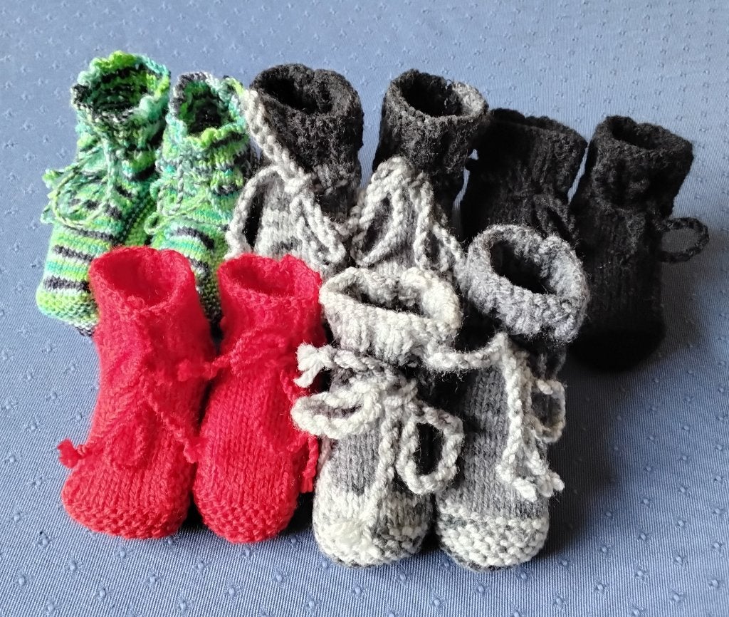 Nieuw gebreide baby slofjes, Kinderen en Baby's, Babykleding | Schoentjes en Sokjes, Ophalen, Slofjes, Nieuw, Hand made