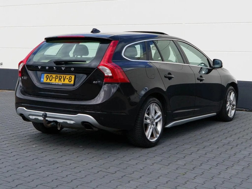 Volvo V60 2.0T 203pk Automaat Summum | Leder | € 8.750,00, 4 cilinders, Zwart, 203 pk, 84 €/maand
