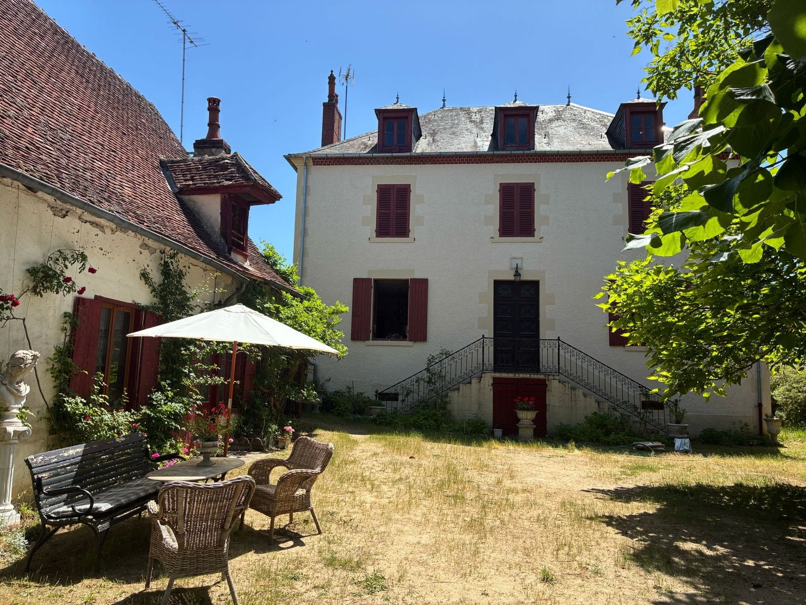 Groot familiehuis met tweede huis in de Auvergne, Frankrijk, 14 kamers, Woonhuis, 400 m²