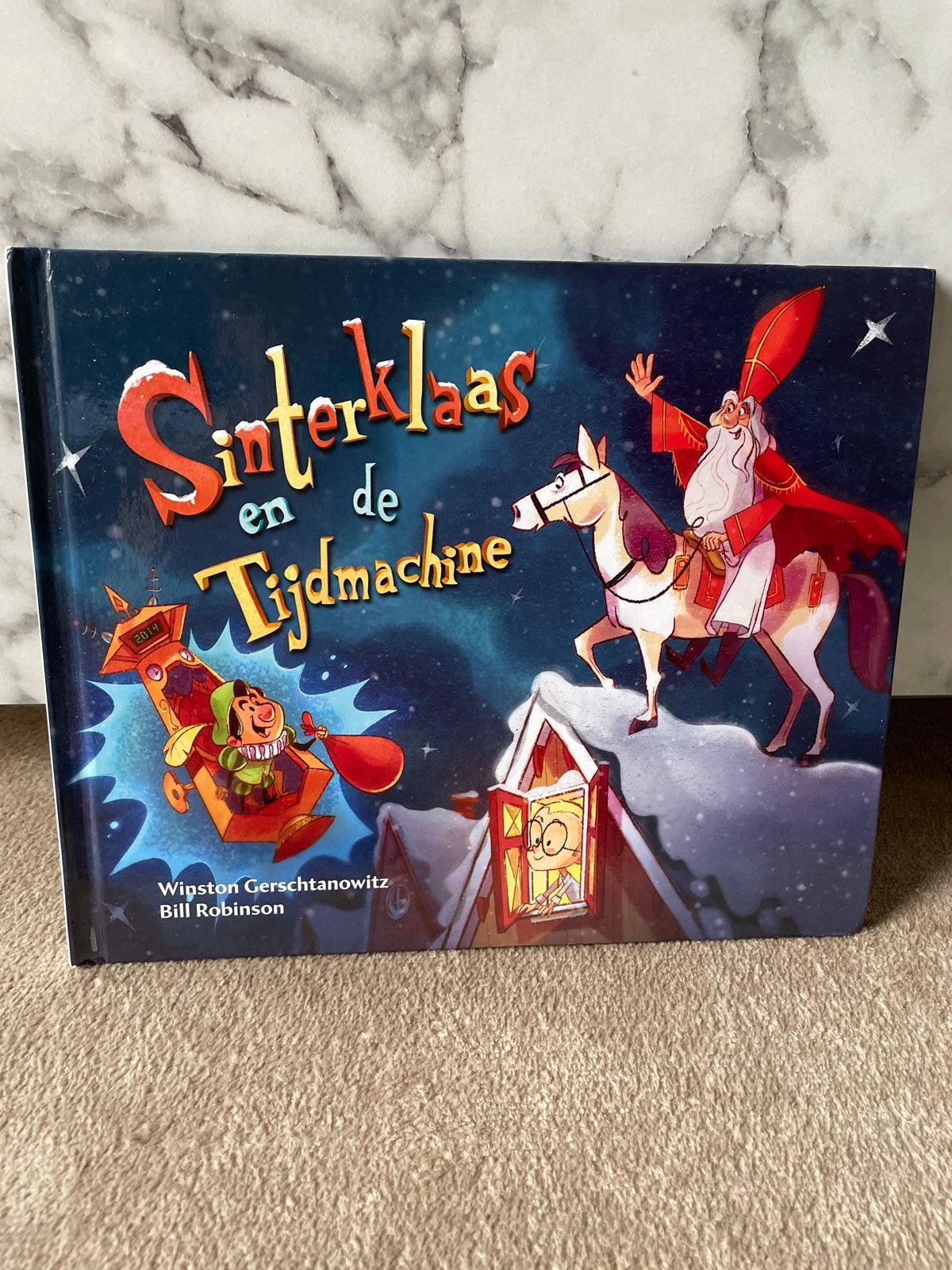 Sinterklaas en de Tijdmachine - Winston Gerschtonawitz, Boeken, Ophalen of Verzenden, Zo goed als nieuw, Sprookjes