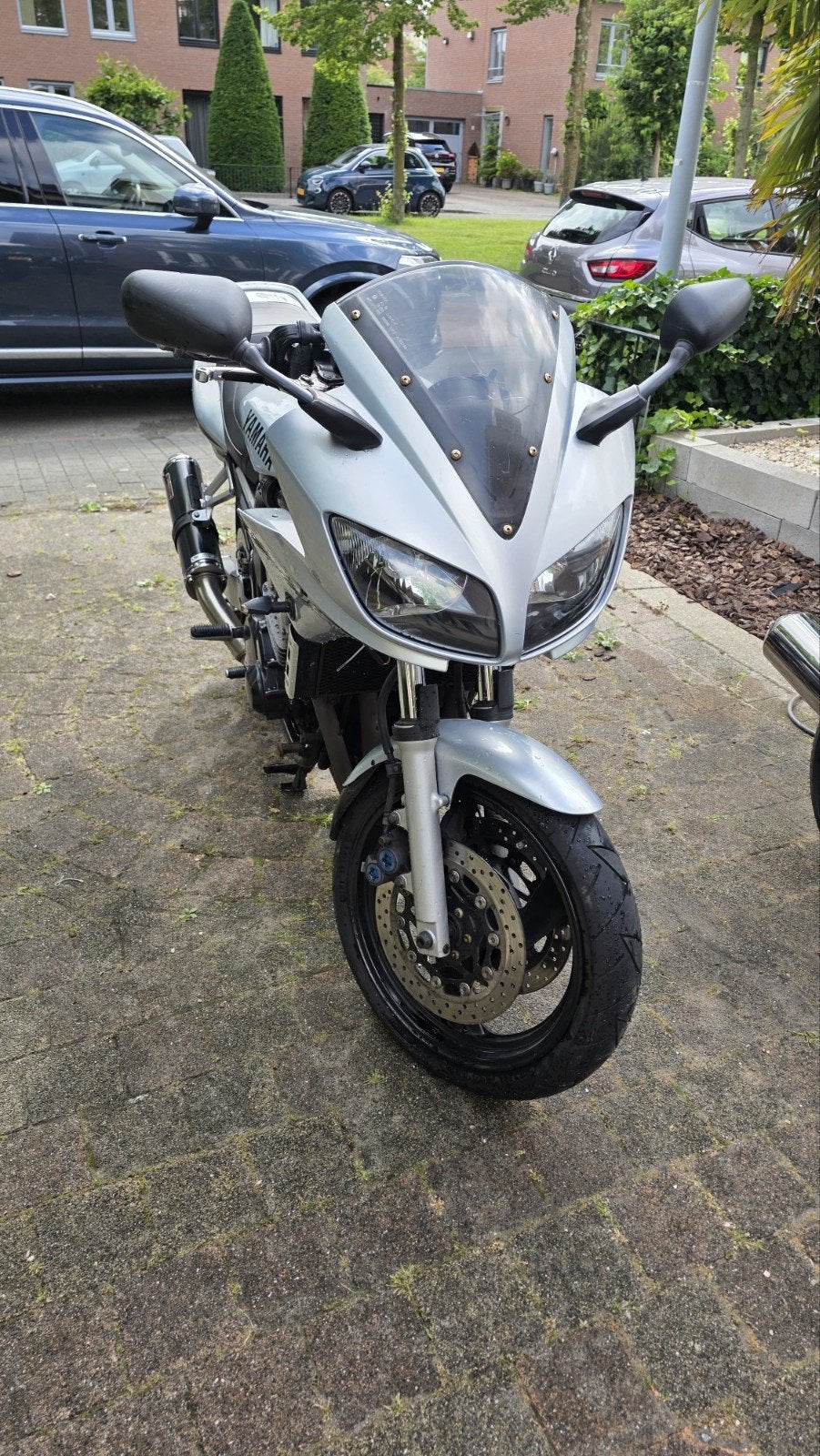 Yamaha FZS 600, Particulier, Toermotor