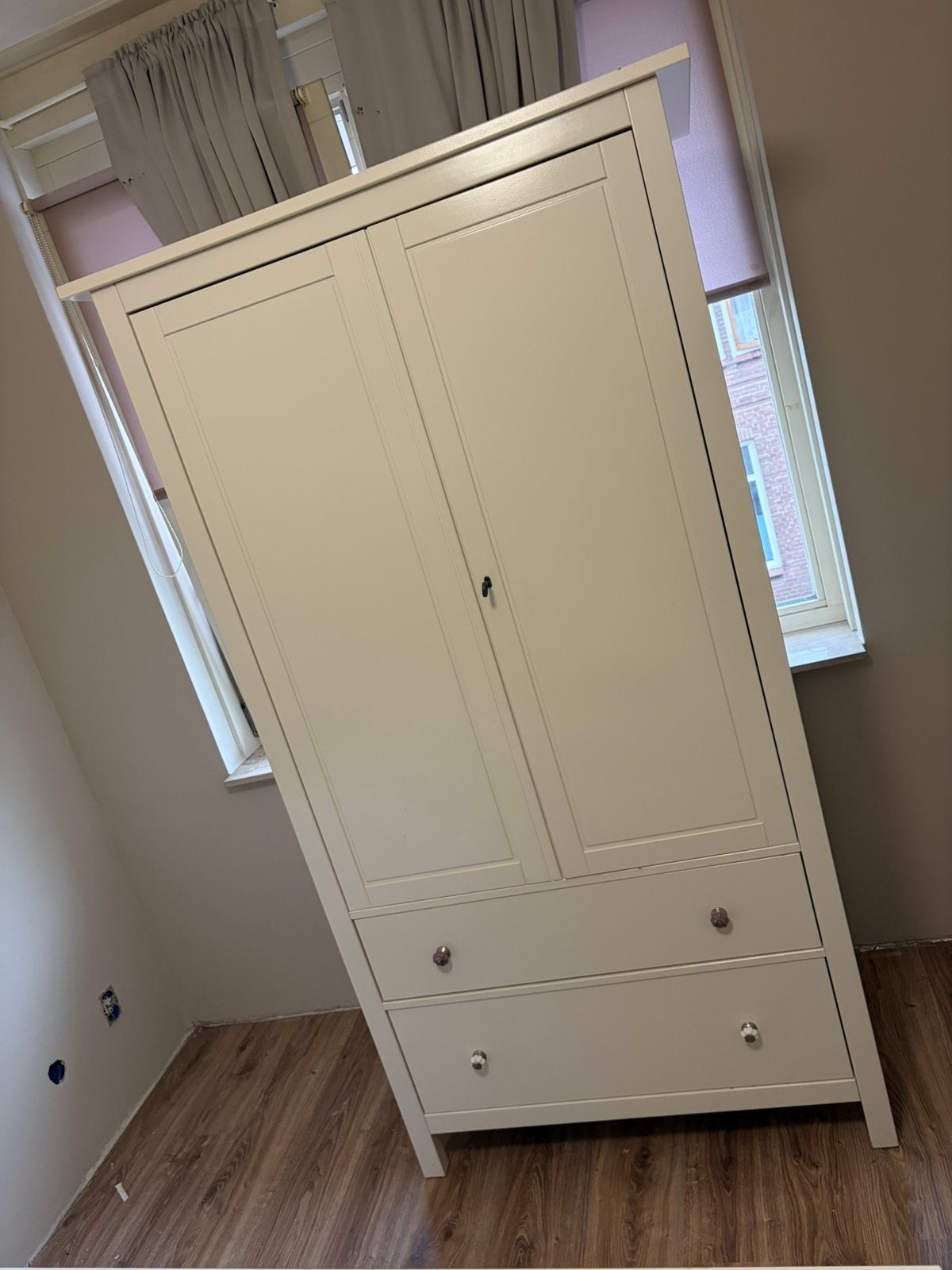 Gratis IKEA HEMNES kledingkast uiterlijk dit weekend ophalen, Huis en Inrichting, Ophalen of Verzenden, Zo goed als nieuw, 50 tot 75 cm