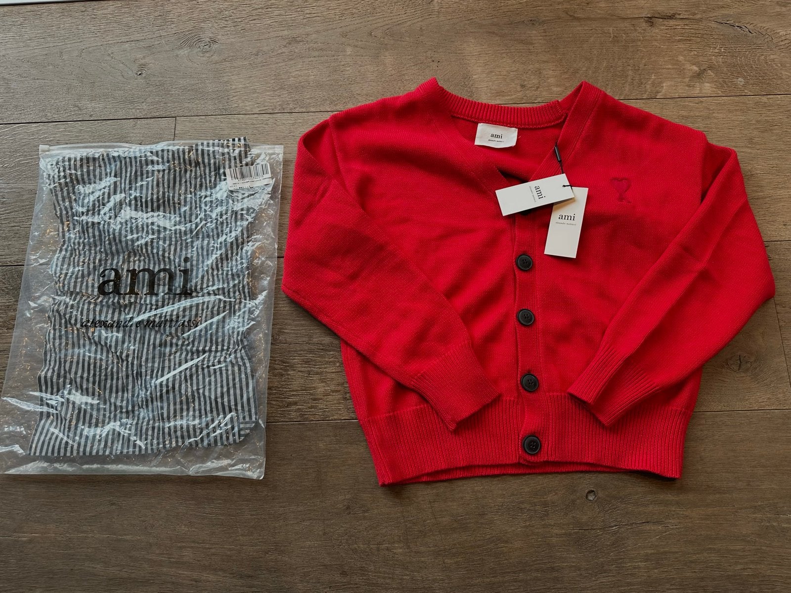 Ami Paris Cardigan Rood - Nieuw met labels, Kleding | Dames, Ophalen of Verzenden, Nieuw, Maat 38/40 (M), Rood