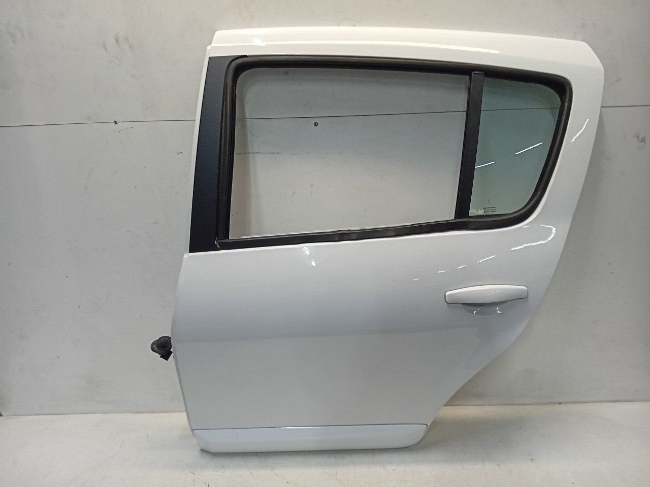 Portier links achter Dacia Sandero, Auto-onderdelen, Dacia, Onderdelen@venauto.nl, Van der Ven Autorecycling B.V., Gebruikt