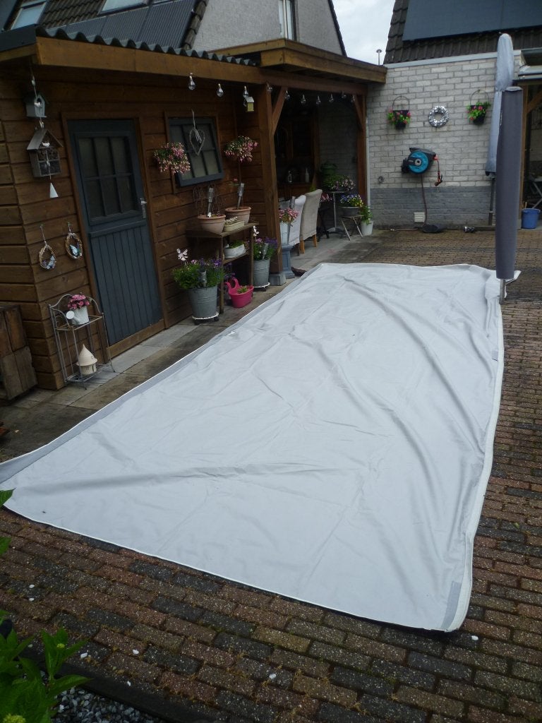 Degelijke caravanluifel 550 (peeslengte) x 250 cm (uitval), Ophalen, Zo goed als nieuw
