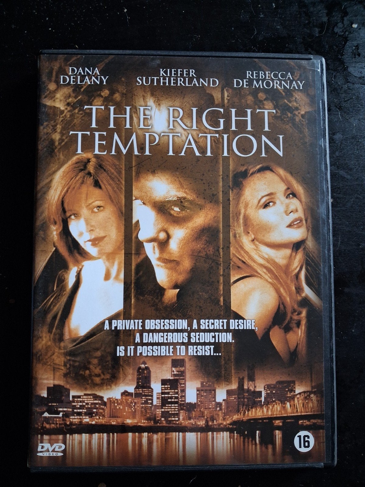 The Right Temptation DVD - Thriller met Kiefer Sutherland, Vanaf 16 jaar, Ophalen of Verzenden, Zo goed als nieuw, Actiethriller