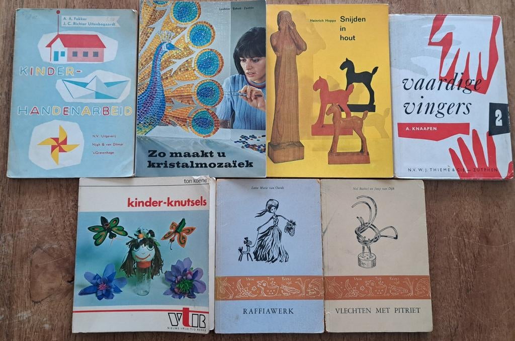 Vintage Handwerkboeken - Knutselen, Raffia, Houtbewerking, Boeken, Hobby en Vrije tijd, Gelezen, Ophalen of Verzenden, Overige onderwerpen