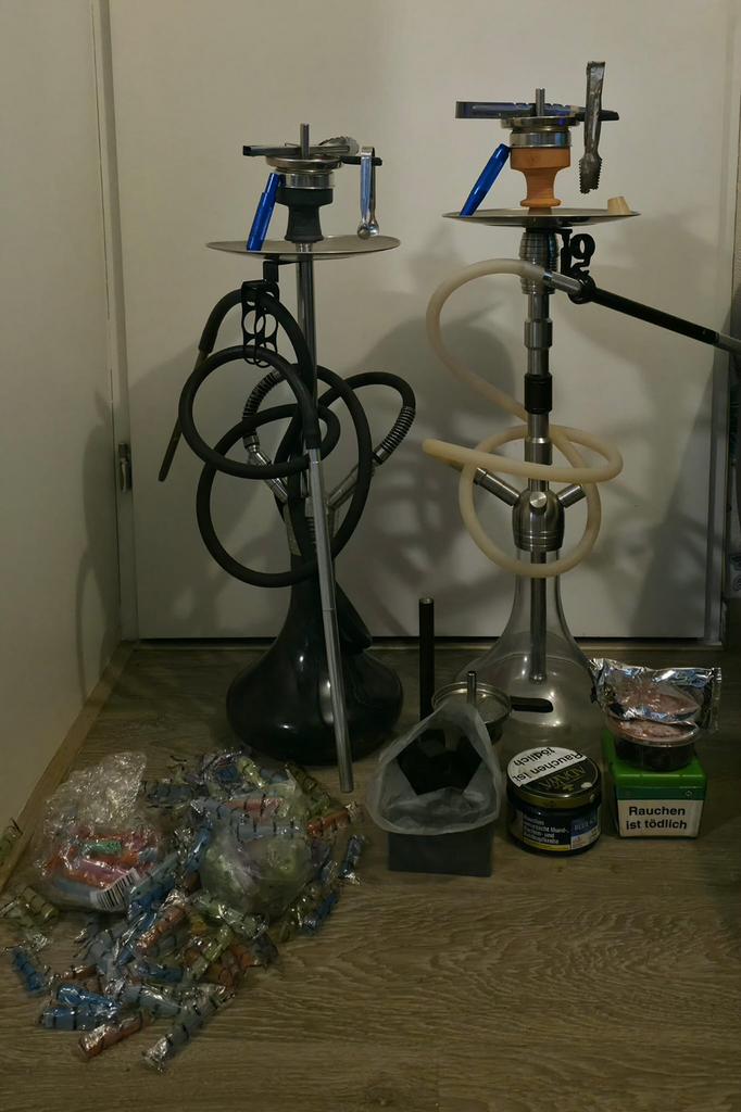 Twee mooi waterpijpen met tabaksproducten, Verzamelen, Rookartikelen, Aanstekers en Luciferdoosjes, Zo goed als nieuw, (Water)pijp