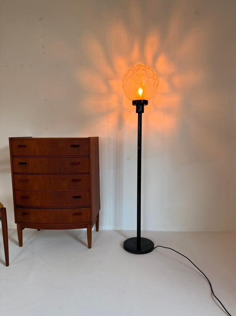 Vintage lantaarn vloerlamp, jaren ‘70, Gebruikt, Vintage retro buisframe design rotan webbing papercord deens, Ophalen of Verzenden