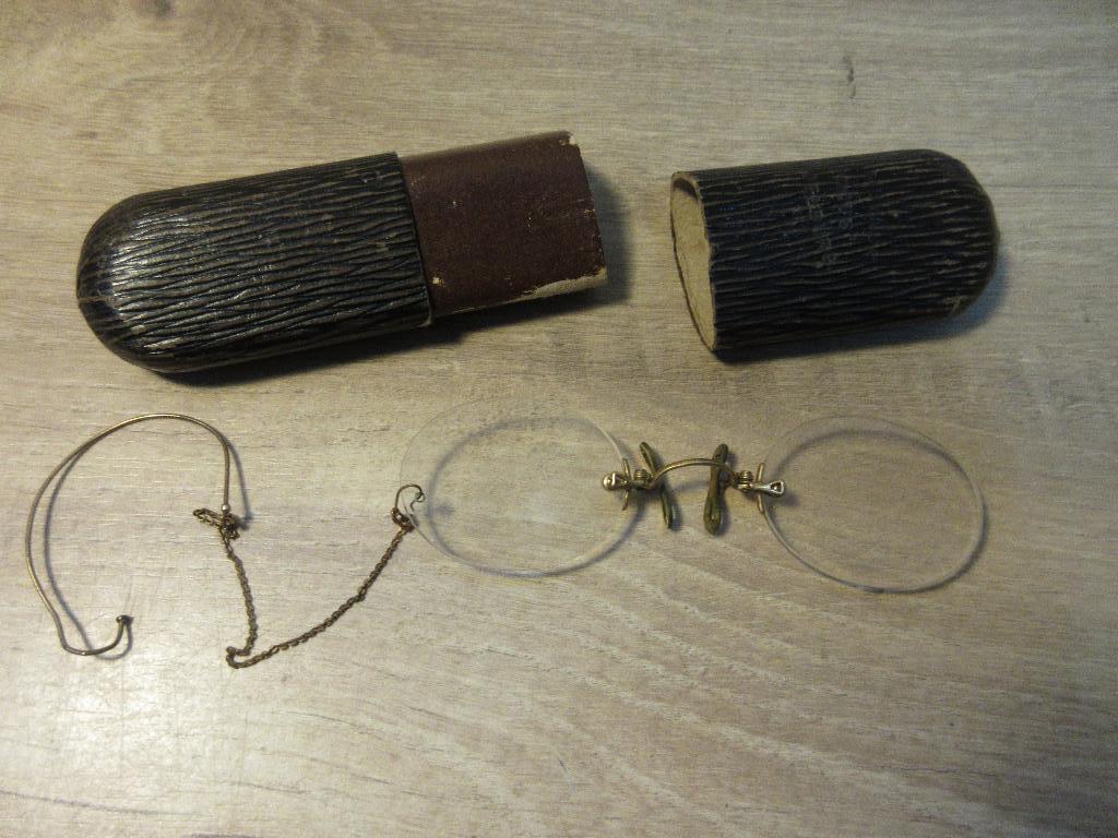 Antieke bril met koker, Antiek en Kunst, Ophalen of Verzenden