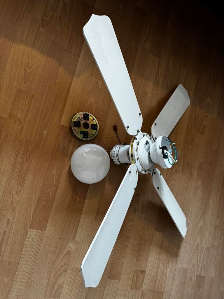 Gratis afhalen! Witte plafond ventilator met lamp, Ophalen, Gebruikt, Plafondventilator