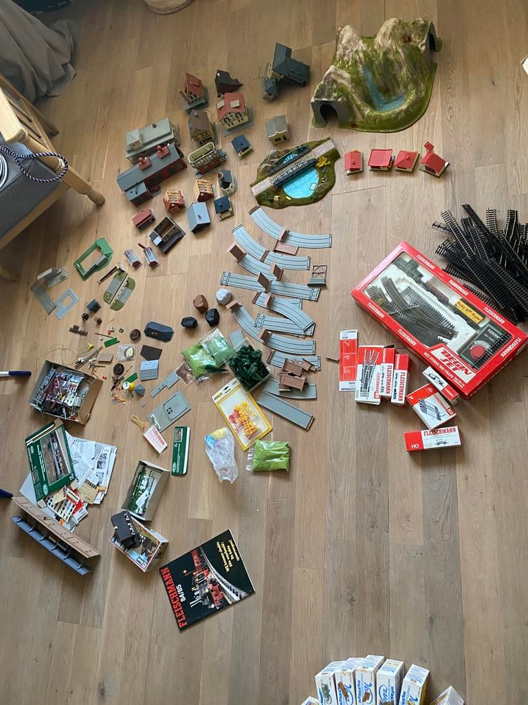 Fleischmann Trein Startset + Onderdelen & Huisjes, Hobby en Vrije tijd, Ophalen of Verzenden, Winkel, Super of Benzinepomp, Voorwerp of Figuurtje