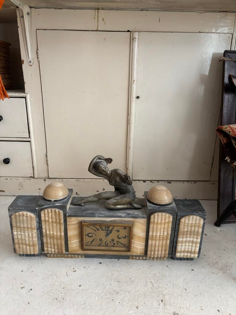 Art Deco Klok met Vrouwelijk Beeld, Ophalen