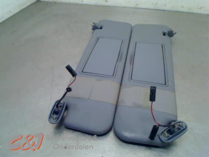 Zonneklep van een Mercedes Vito