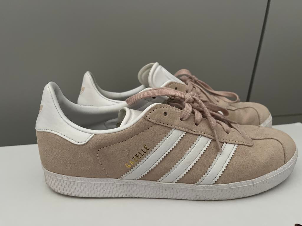 Adidas Gazelle Lichtroze Maat 38 2/3 - Nauwelijks Gedragen, Ophalen of Verzenden, Zo goed als nieuw, Roze, Sneakers of Gympen