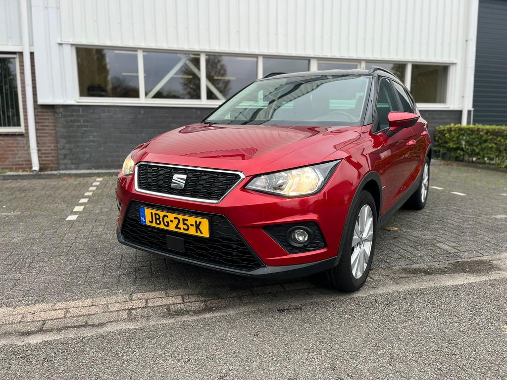 Seat Arona 1.0 TSI 115pk Dsg-7 2018 Rood met nieuwe APK, Auto's, Stof, Bedrijf, 600 kg, 3 cilinders