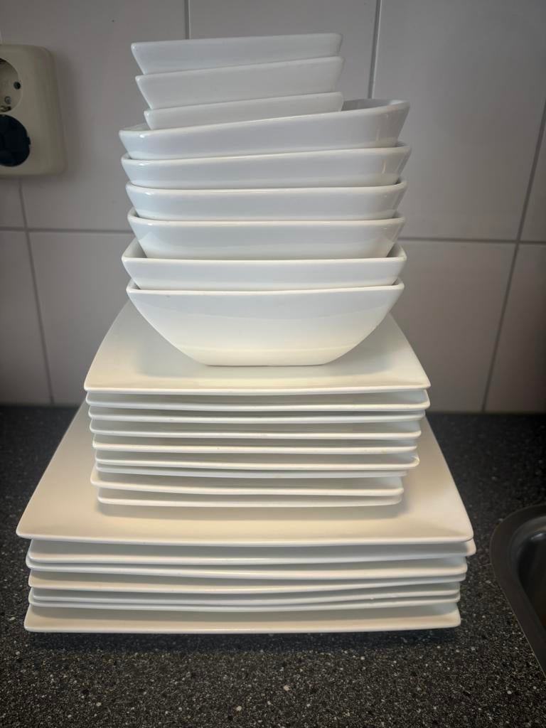 Servies Yong., Huis en Inrichting, Overige materialen, Gebruikt, Ophalen of Verzenden, Overige stijlen