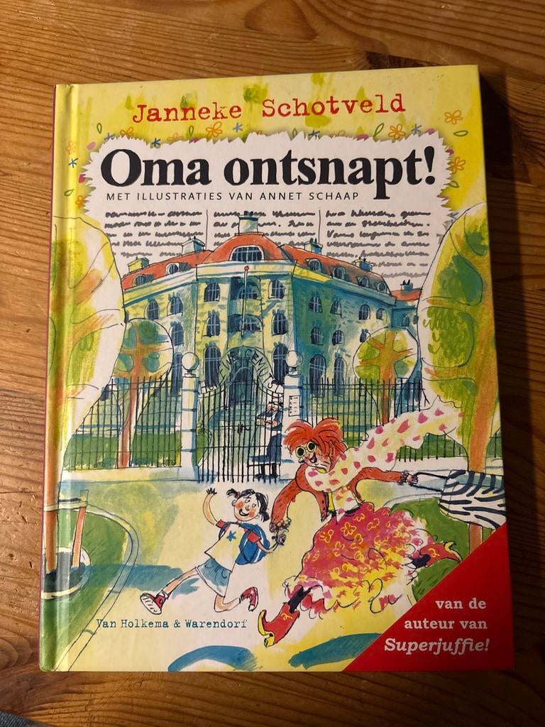 Oma Ontsnapt! - Janneke Schotveld, Ophalen of Verzenden, Zo goed als nieuw, Fictie algemeen