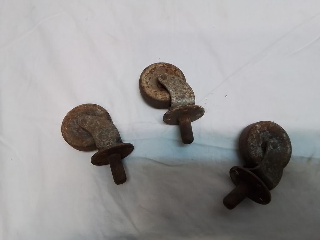 Oude vintage wielen 3 stuks, metalen , geroest., Antiek en Kunst, Antiek | Gereedschap en Instrumenten, Ophalen of Verzenden