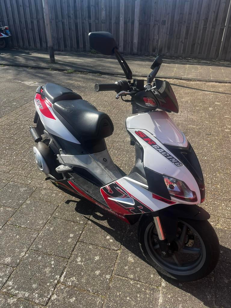 Aprillia sr 50 factory 70cc, Fietsen en Brommers, Ophalen, Tweetakt, Overige modellen, Zo goed als nieuw