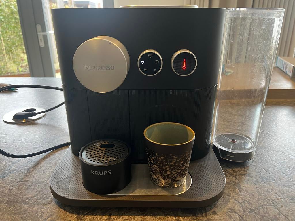 Nespresso machine - Handyman project, Witgoed en Apparatuur, Koffiezetapparaten, Ophalen, Niet werkend, Espresso apparaat, Koffiepads en cups