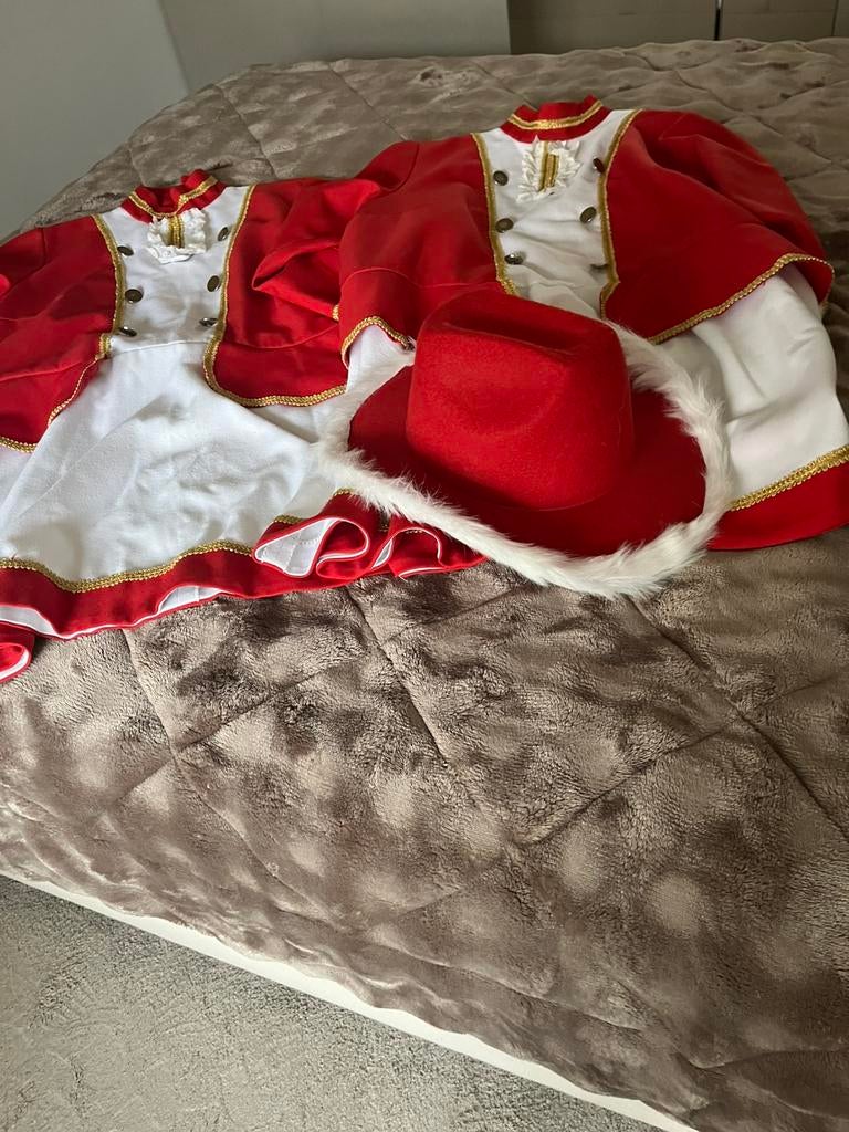 Te koop 2 originele dansmariekes pakjes maat L, Kleding | Dames, Carnavalskleding en Feestkleding, Carnaval, Maat 42/44 (L), Ophalen of Verzenden