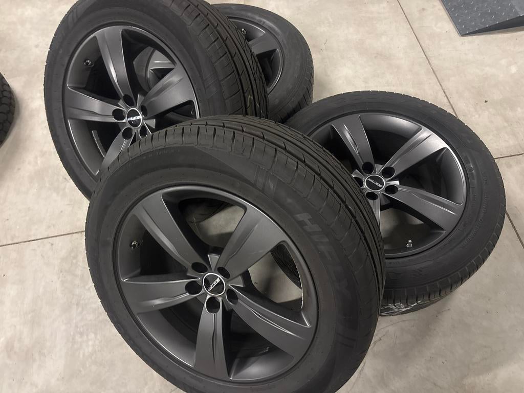 Range Rover Velar Velgen 19 inch met Banden, Auto-onderdelen, Banden en Velgen, Gebruikt, 255 mm, Banden en Velgen, Terreinwagen