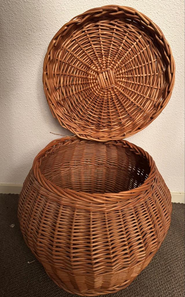 Mooie rieten mand met deksel, Ophalen of Verzenden, Gebruikt, Rond, Overige materialen