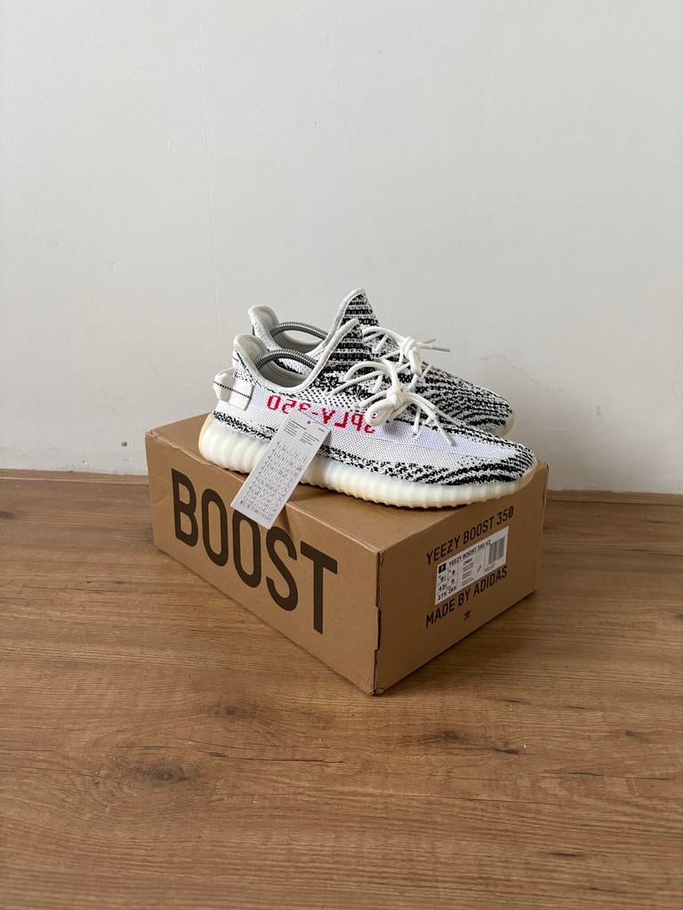 Adidas Yeezy Boost 350 V2 Zebra - Maat 43,33, Kleding | Heren, Schoenen, Nieuw, Sneakers of Gympen, Wit, Ophalen of Verzenden