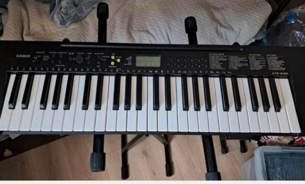 Casio Keyboard met Standaard - Zo goed als nieuw!, Ophalen