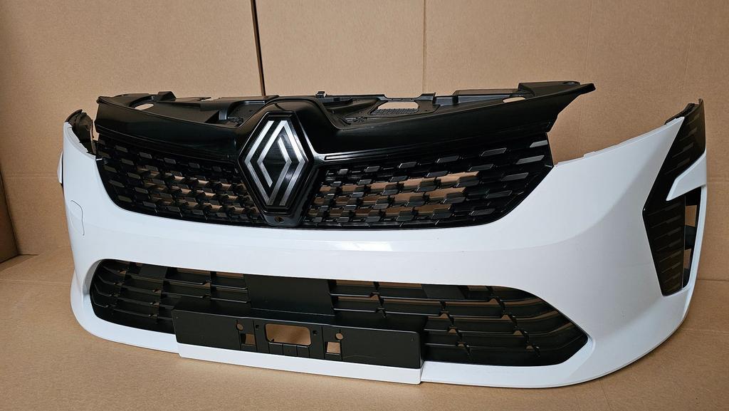 VOORBUMPER RENAULT CLIO 5 V FACELIFT COMPLEET BUMPER bj.2024, Gebruikt, -, Voor, Ophalen of Verzenden
