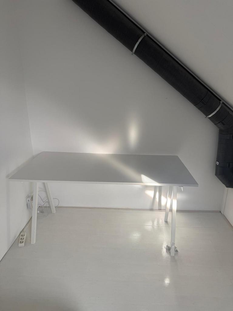 Mooi, breed IKEA bureau, Ophalen, Zo goed als nieuw