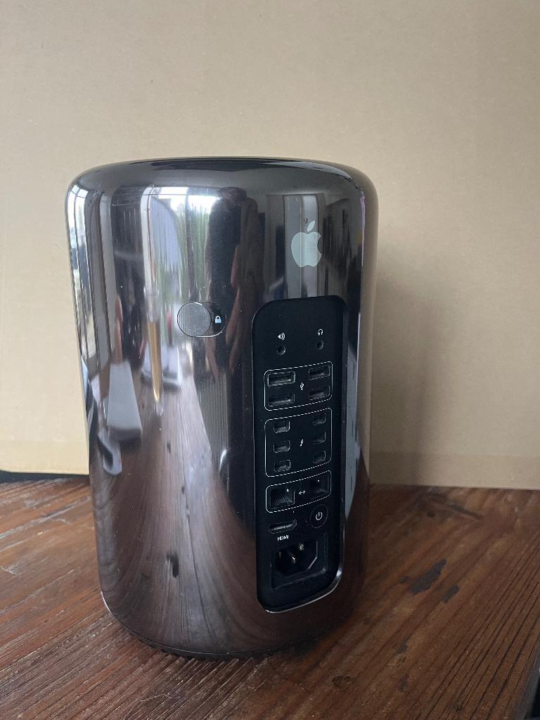 Mac Pro quad-core Xeon E5, Computers en Software, Apple Desktops, Ophalen, 32 GB, SSD, 512 GB