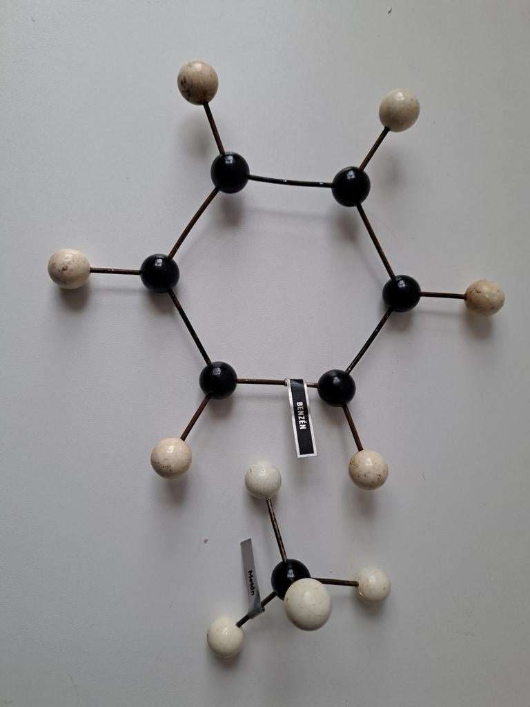 2 molecuul modellen methaan en benzeen, Ophalen of Verzenden