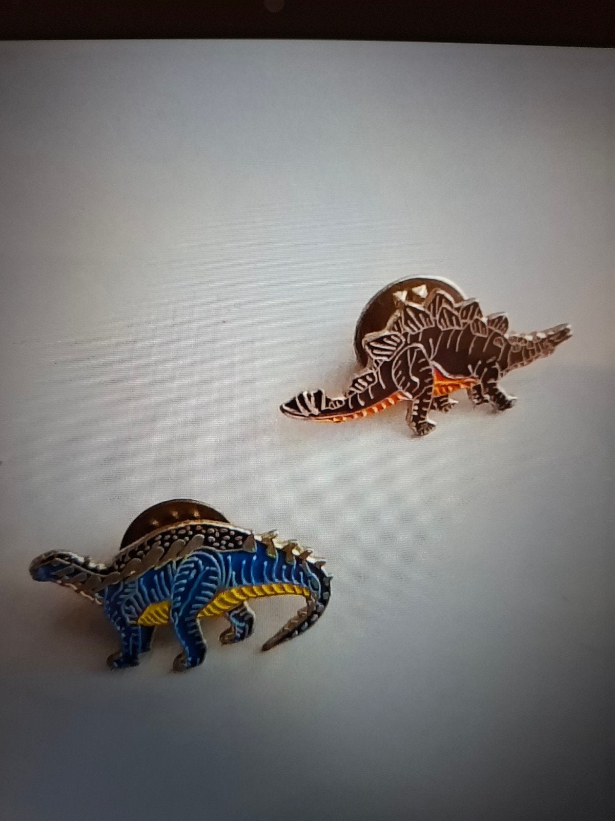 2 Pins Dinosaurus, Ophalen of Verzenden, Nieuw, Dier of Natuur, Speldje of Pin