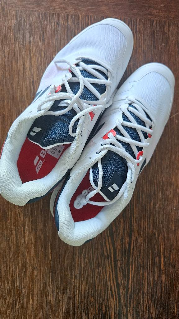 Tennisschoenen maat 44,5 (rechts) 46 (links), Sport en Fitness, Tennis, Ophalen, L00, Schoenen, Nieuw