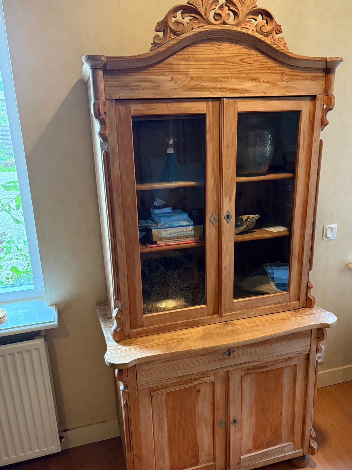 Oude vitrine kast (2 delen), Huis en Inrichting, Kasten | Vitrinekasten, Ophalen, Gebruikt, 100 tot 150 cm, 200 cm of meer