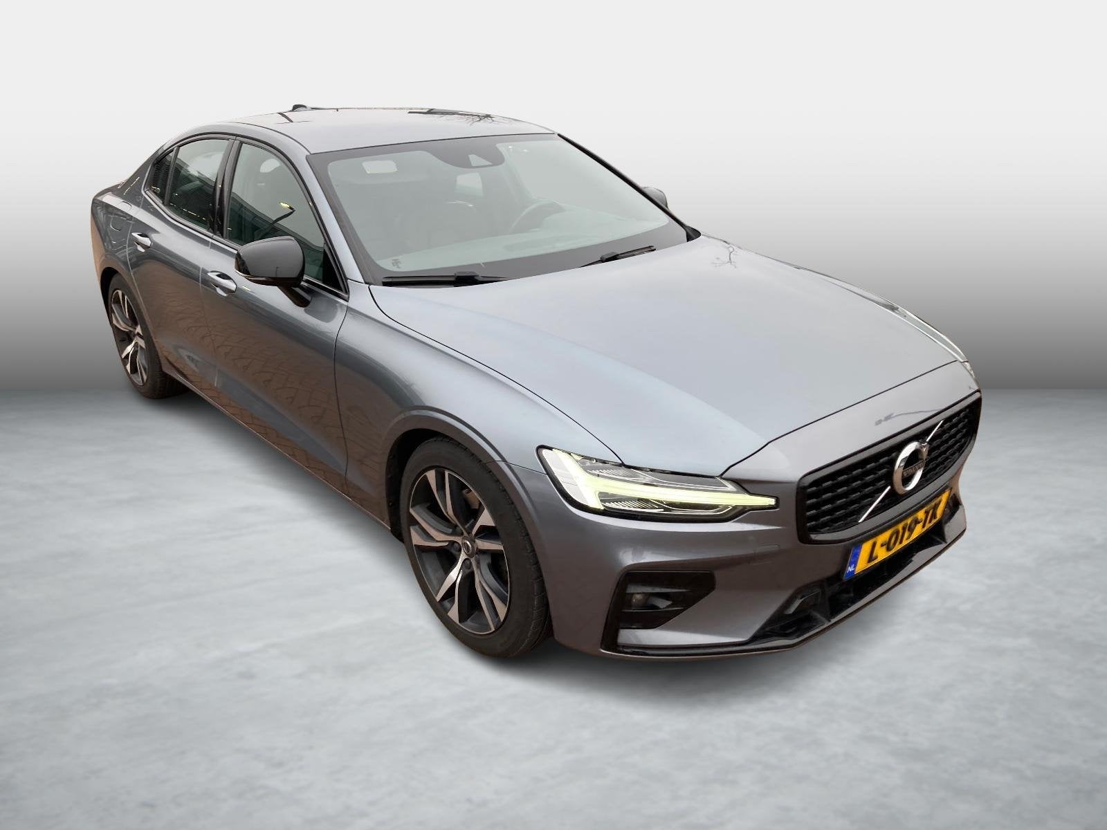 Volvo S60 2.0 B4 R-Design | Trekhaak | Harman Kardon Audio |, 12 maanden, 15 km/l, Euro 6, 4 cilinders