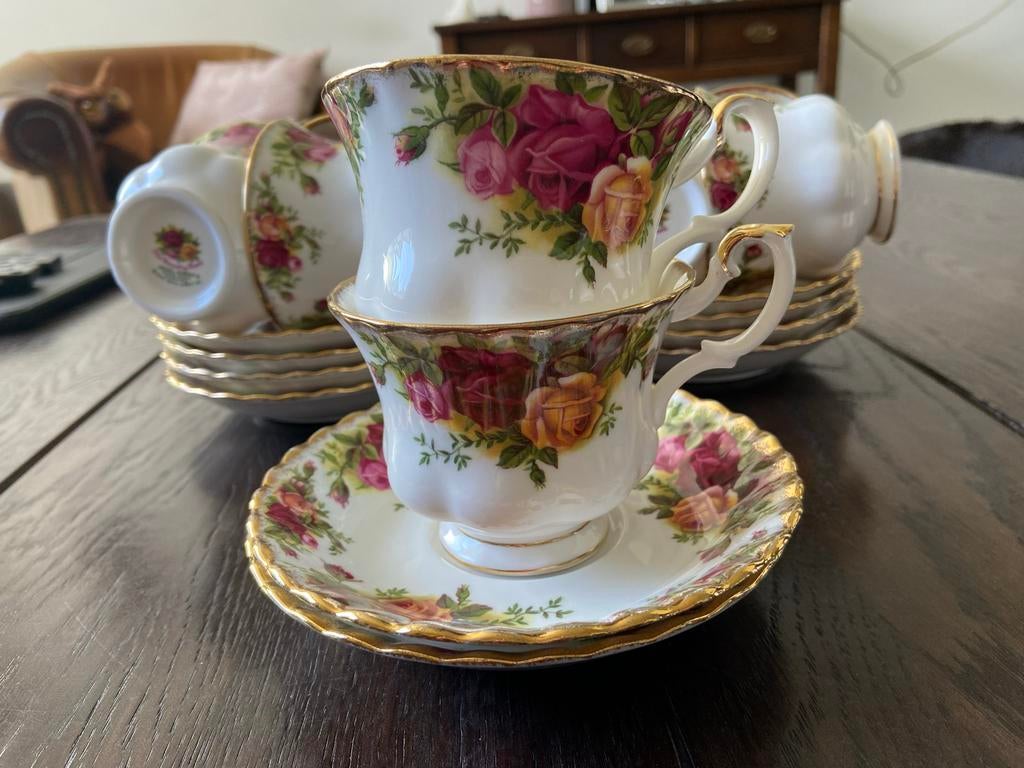 Royal Albert Old Country Roses theekopjes en schotels, Ophalen of Verzenden