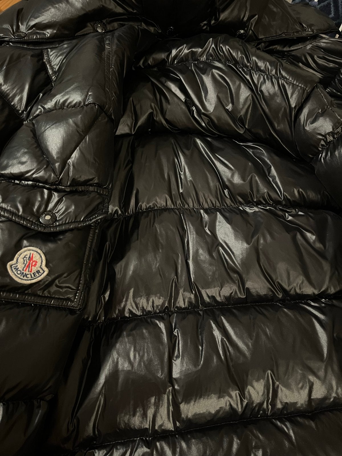 Moncler Maya Glanzende Zwarte Donsjas Maat M, Ophalen of Verzenden, Zo goed als nieuw, Maat 48/50 (M), Zwart